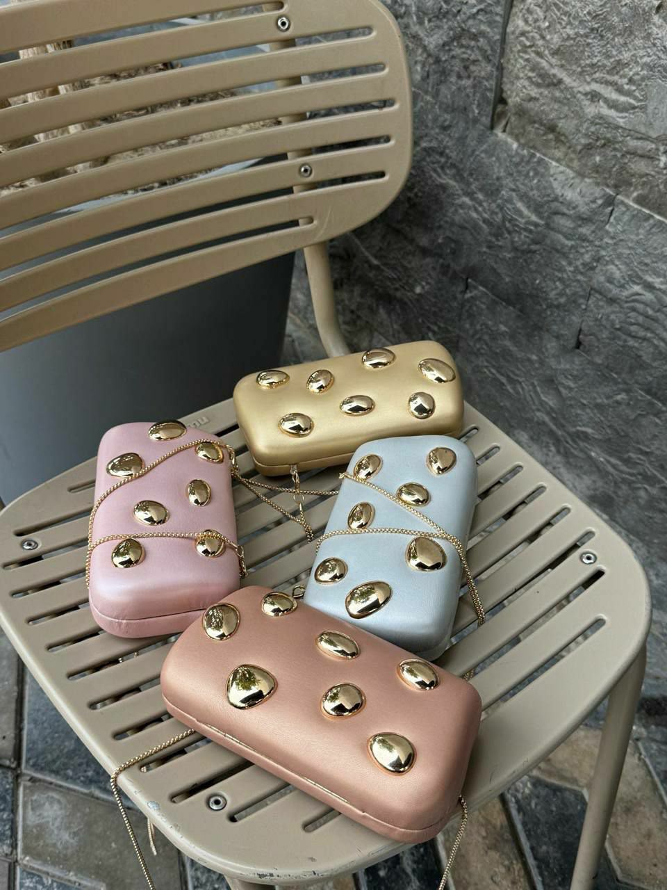 Dots clutch